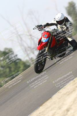 media/Sep-20-2025-TrackDaz (Sat) [[27f0cde673]]/B Group/1120am (Turn 2)/